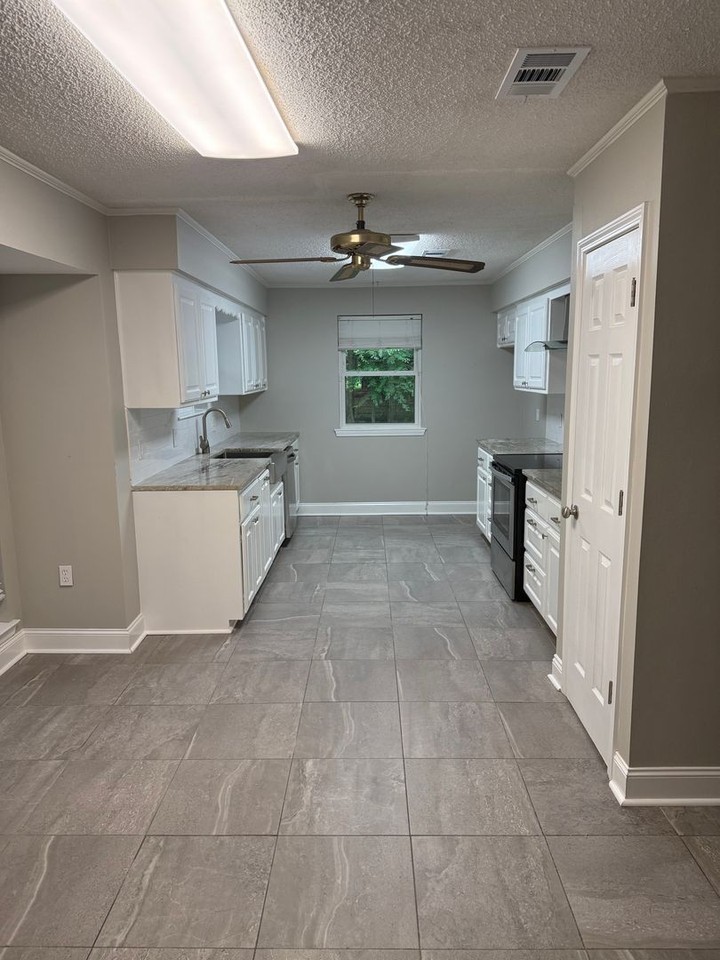 7321 Board Dr - Photo 4 of 15
