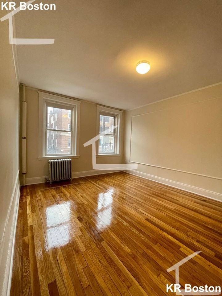 7 Vinal St - Photo 4 of 9