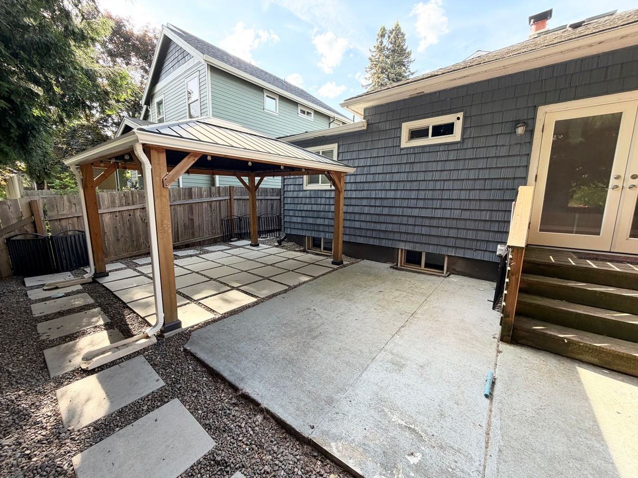 9216 N Portsmouth Ave - Photo 3 of 36