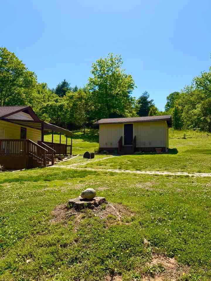 820 Emma Rd - Photo 2 of 25
