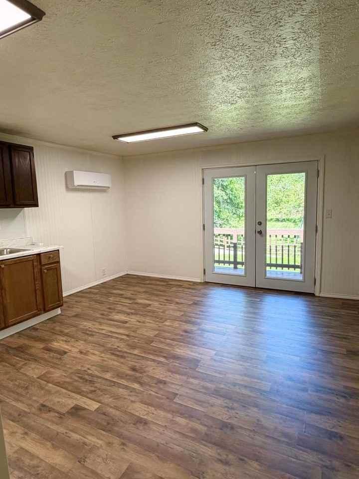 820 Emma Rd - Photo 4 of 25