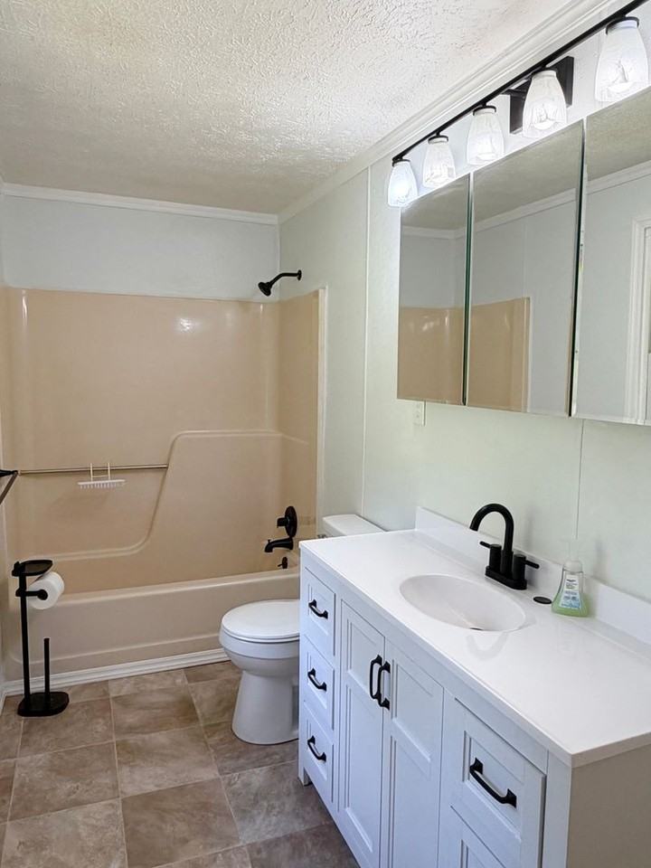 820 Emma Rd - Photo 5 of 25