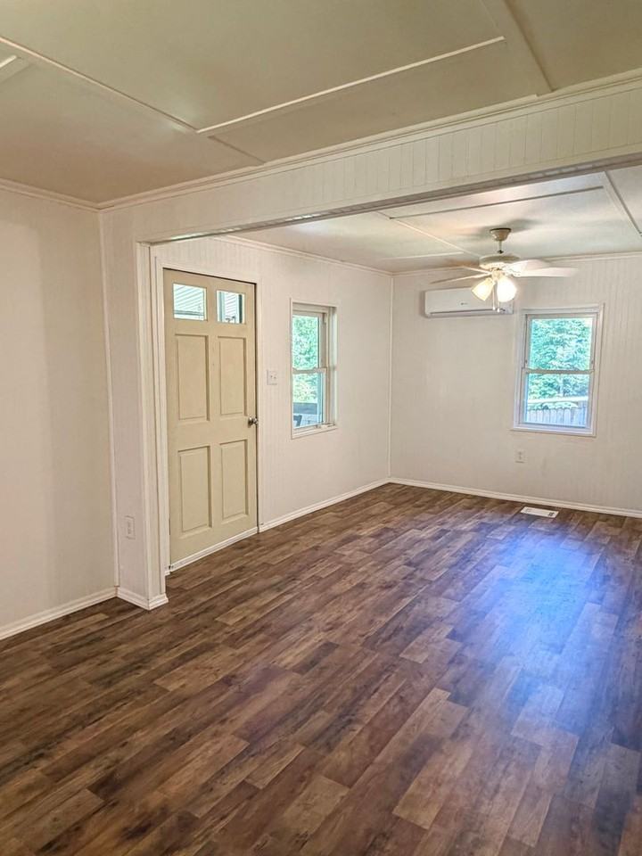 820 Emma Rd - Photo 7 of 25