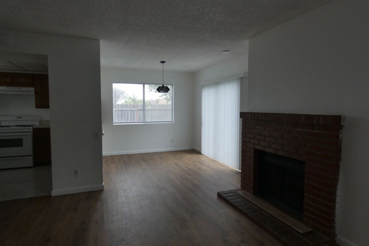 Lynne Dr - Photo 3 of 8