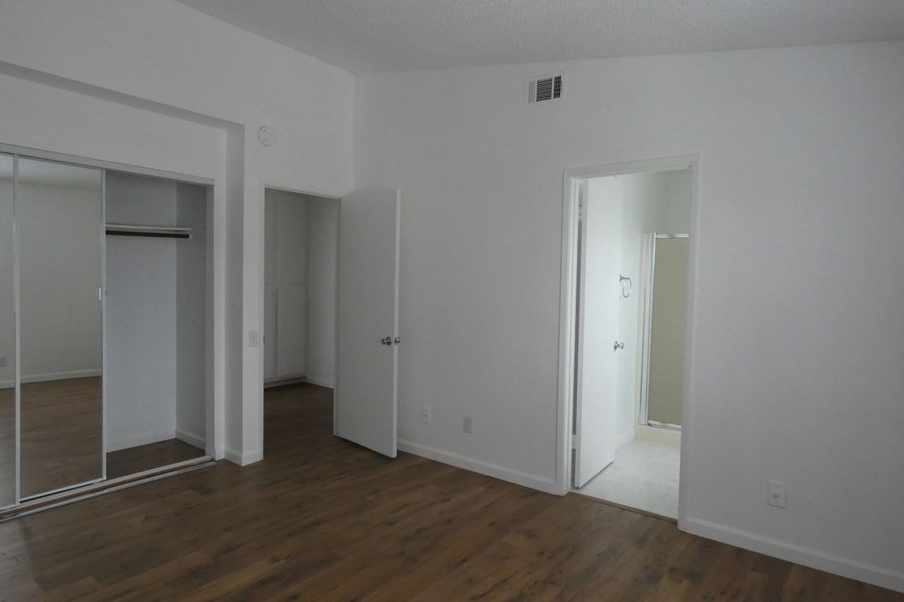 Lynne Dr - Photo 5 of 8