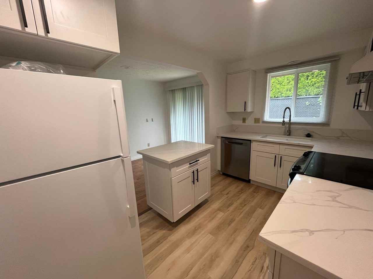 2780 Oxford St - Photo 6 of 18