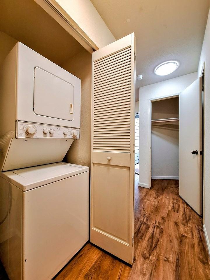 6930 Chantel Ct - Photo 3 of 42