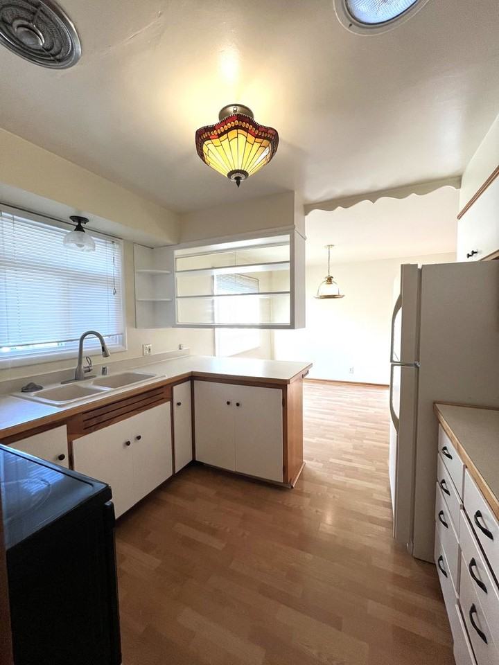 2310 Walnut St - Photo 6 of 31