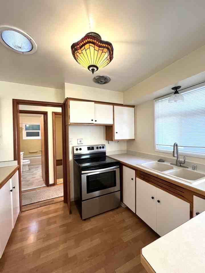 2310 Walnut St - Photo 7 of 31