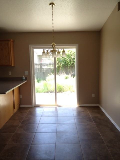 263 N Sunbird Ave - Photo 3 of 11