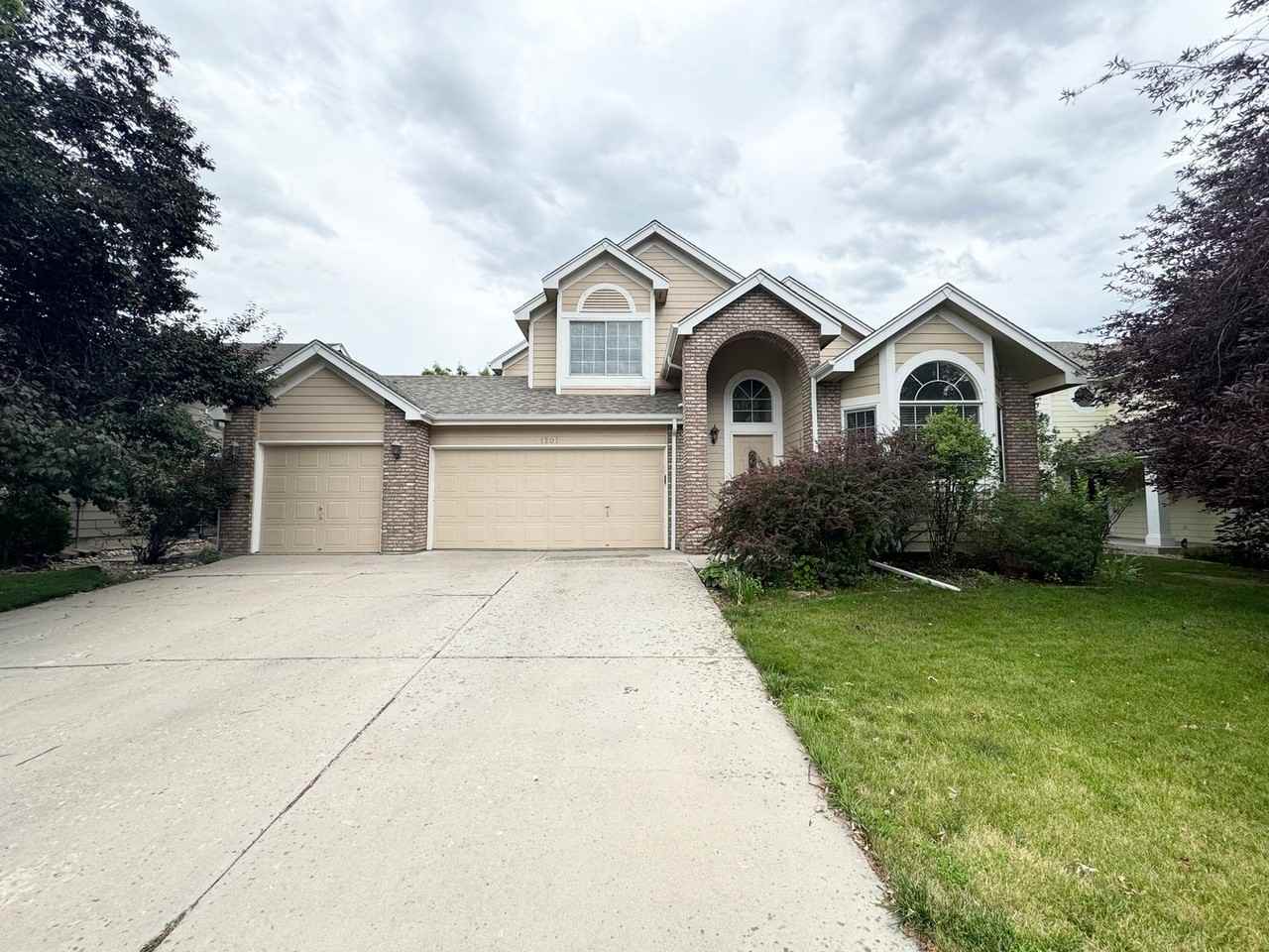 1207 Hawkeye Ct - Photo 2 of 32