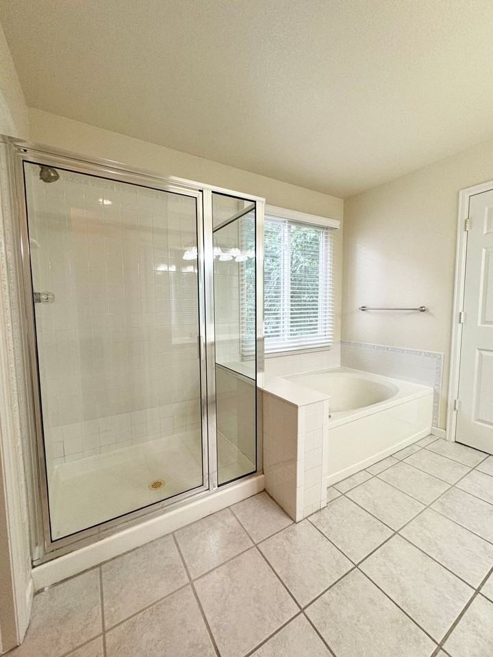 1207 Hawkeye Ct - Photo 7 of 32
