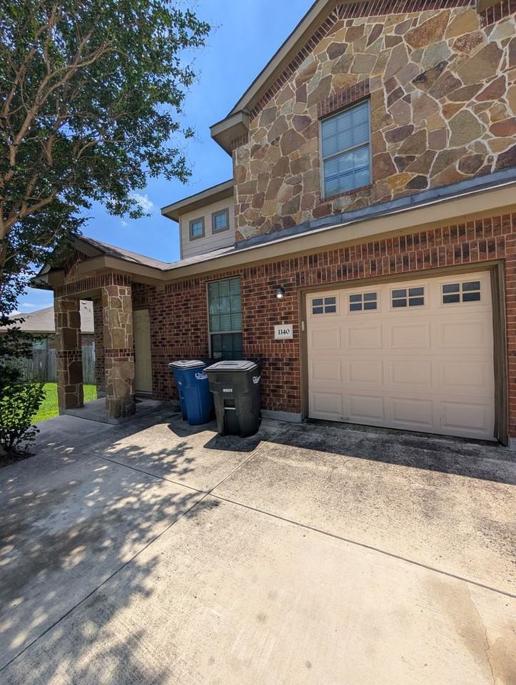 1140 Brown Rock Dr - Photo 2 of 26