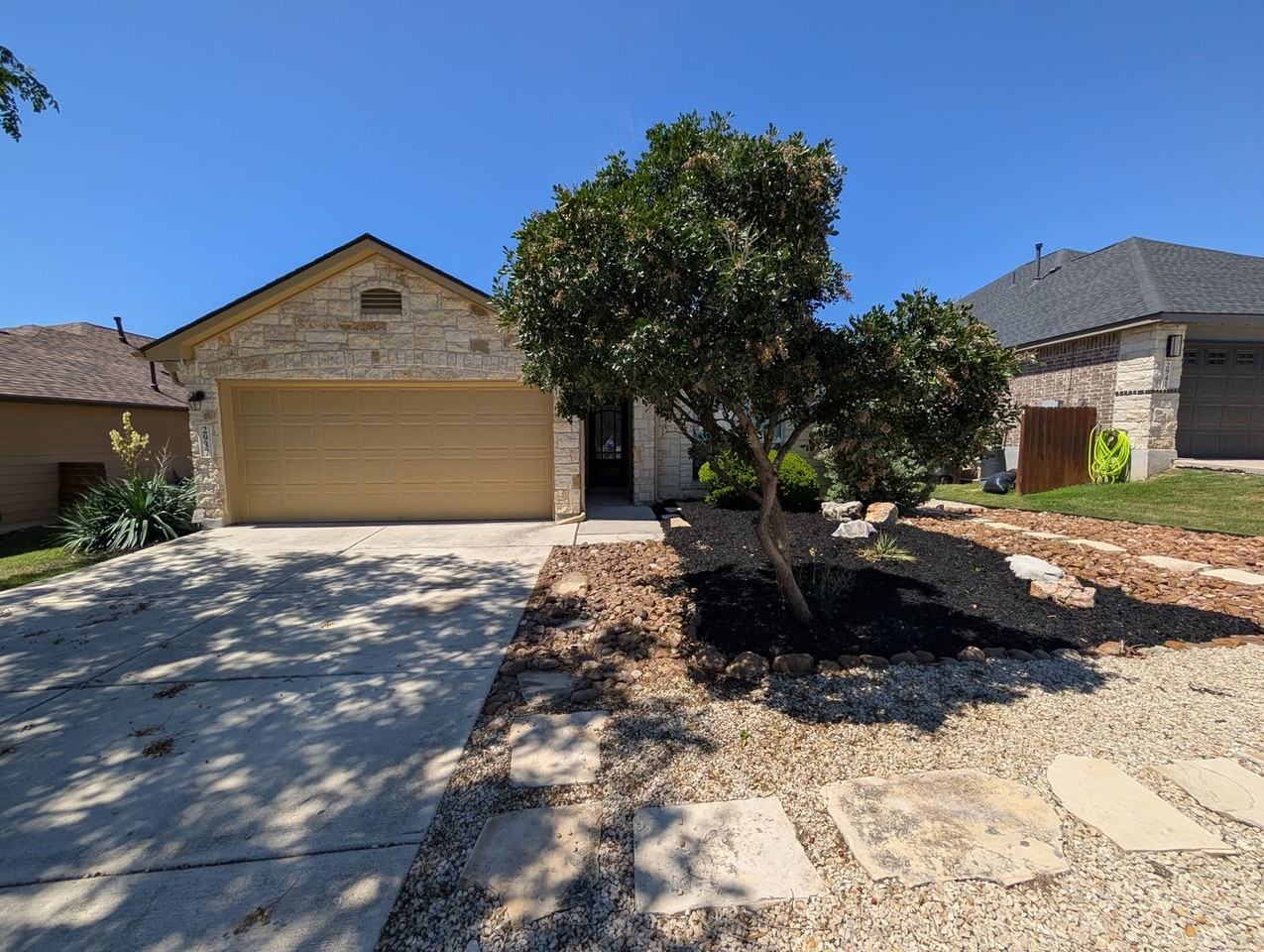 2937 Post Oak Cir - Photo 2 of 40