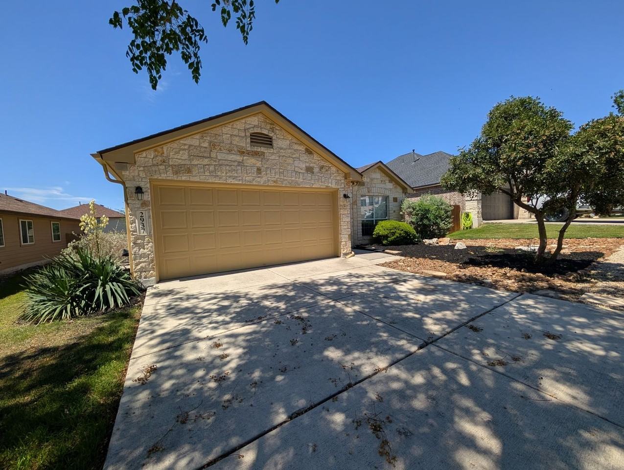 2937 Post Oak Cir - Photo 4 of 40