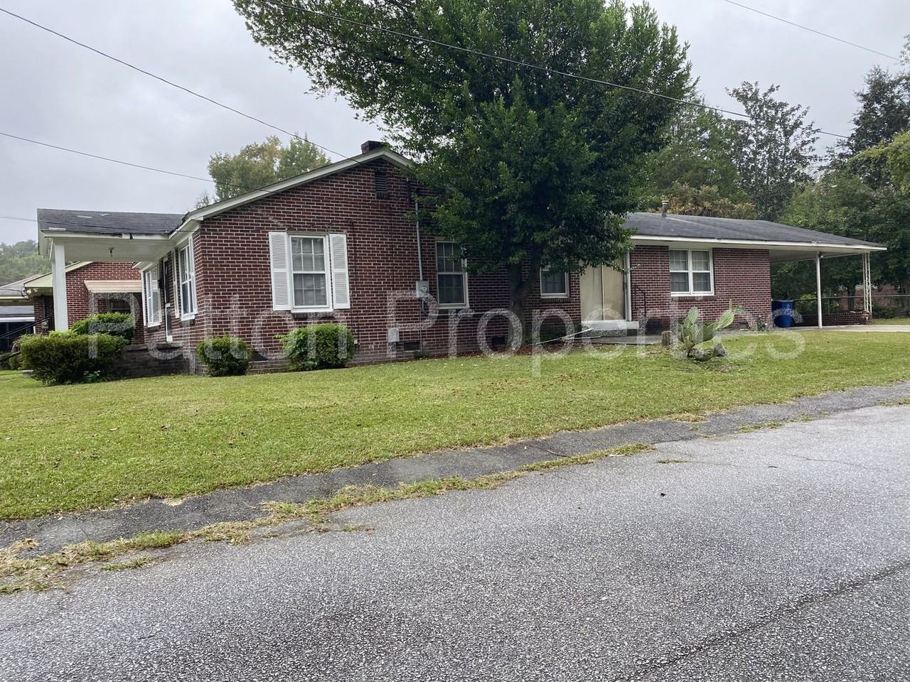 2241 Hurst St - Photo 2 of 24