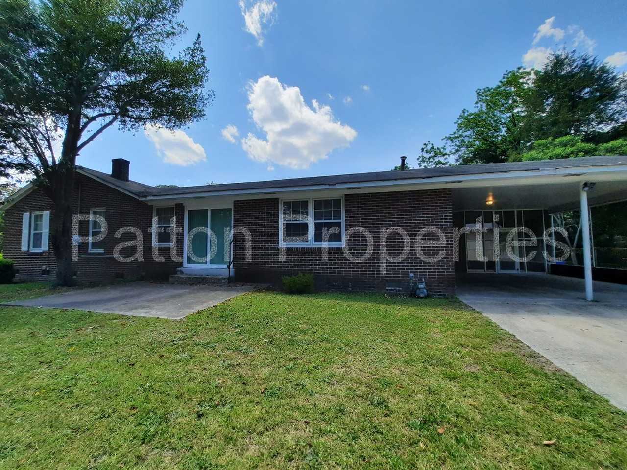 2241 Hurst St - Photo 3 of 24