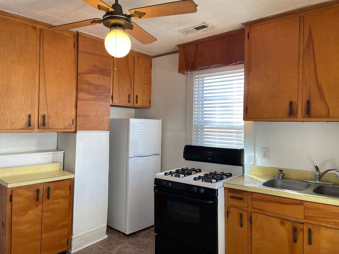 816 S 11th St - Photo 4 of 13