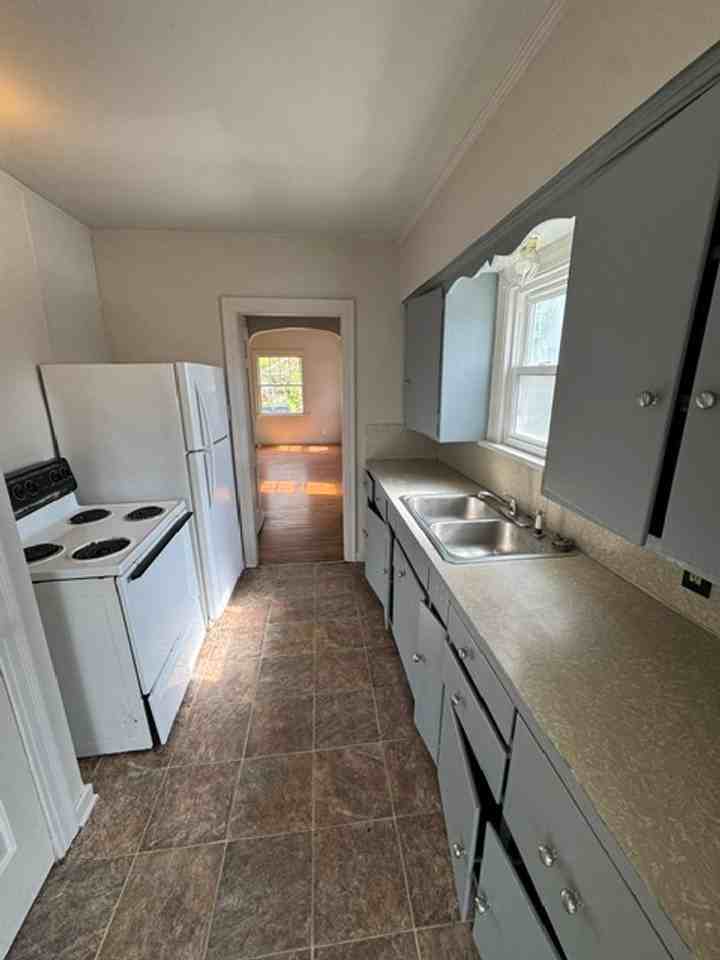 3312 Felician St - Photo 4 of 7