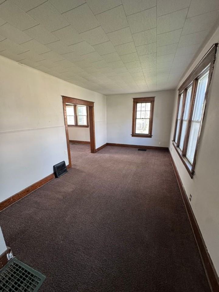 2817 Central Dr - Photo 2 of 8