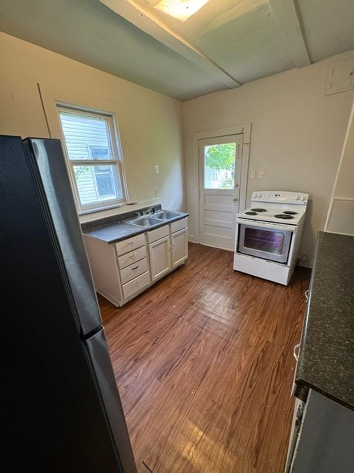 2817 Central Dr - Photo 4 of 8
