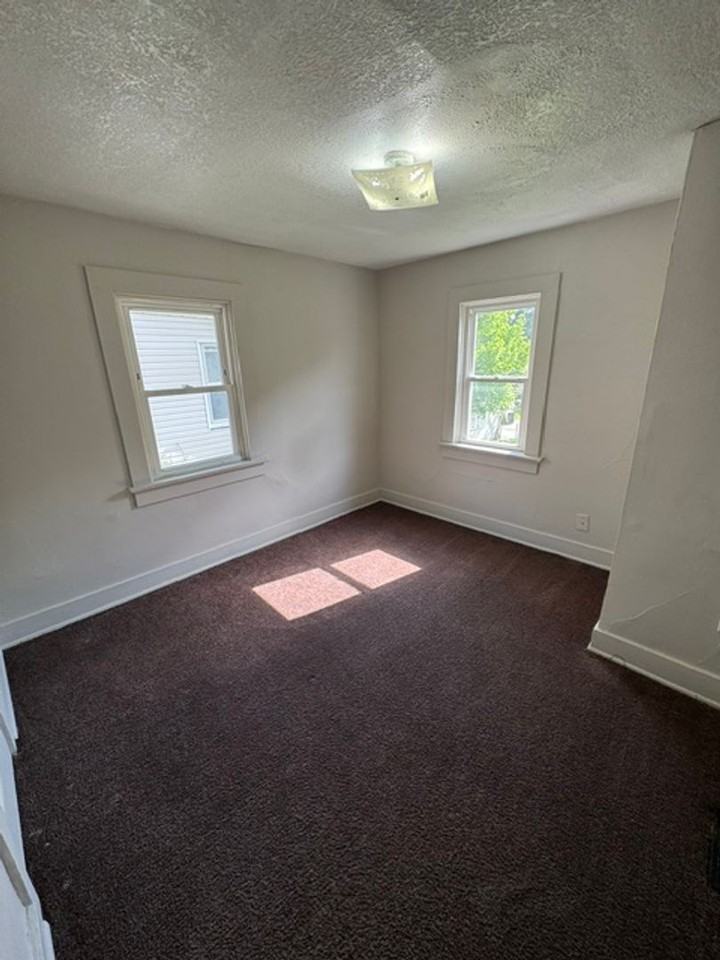 2817 Central Dr - Photo 5 of 8