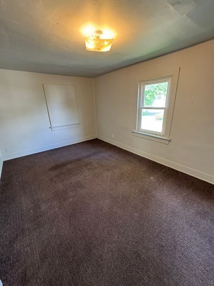 2817 Central Dr - Photo 6 of 8