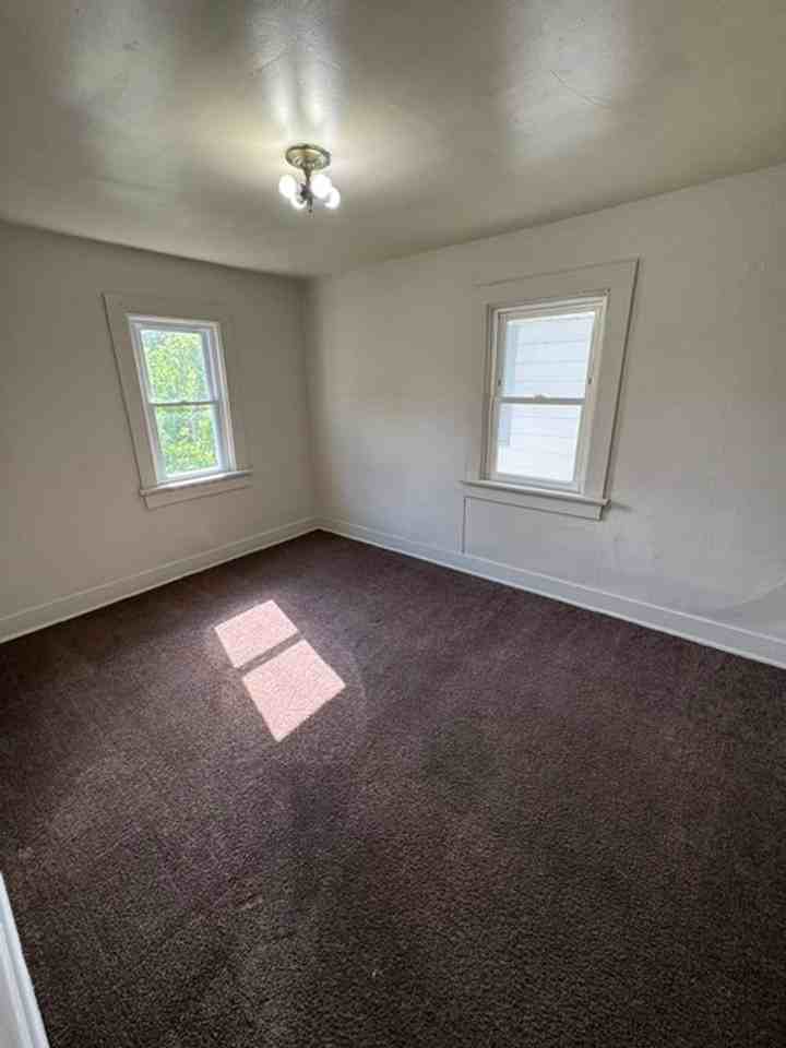 2817 Central Dr - Photo 7 of 8