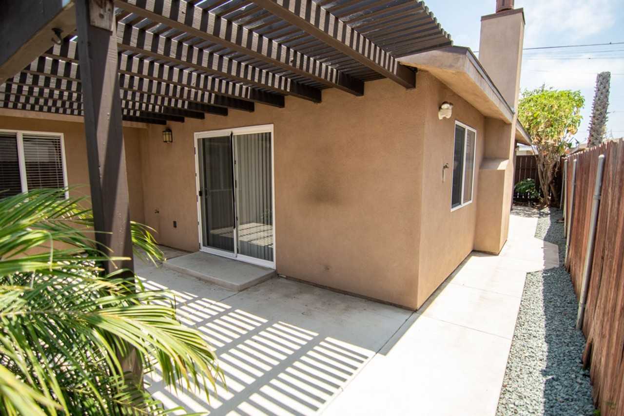 1181 Florida St - Photo 3 of 38