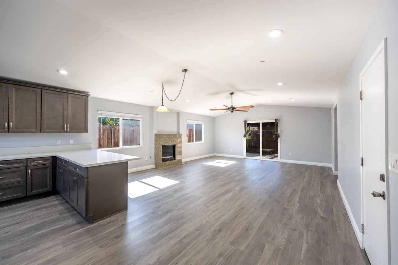 1181 Florida St - Photo 4 of 38
