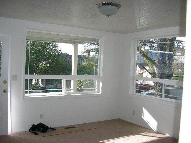 1064 Ne Klamath Ave - Photo 3 of 8