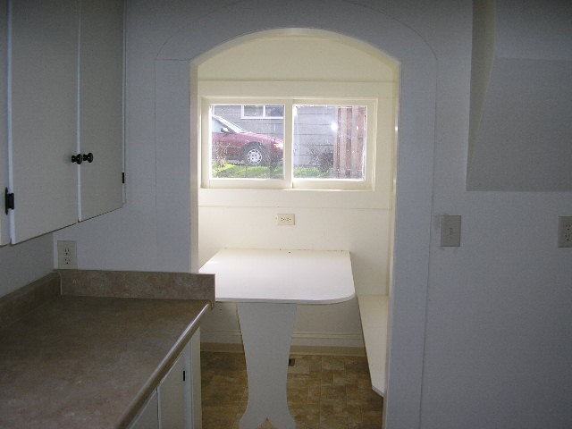 1064 Ne Klamath Ave - Photo 5 of 8
