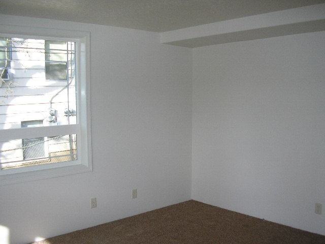 1064 Ne Klamath Ave - Photo 6 of 8