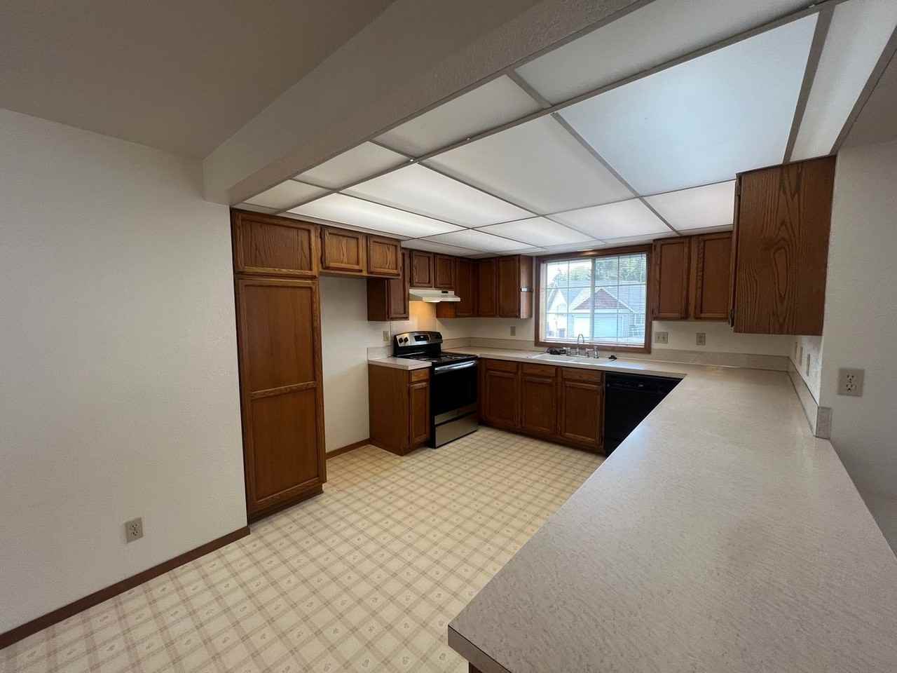 2220 Nw Cabrillo Ct - Photo 3 of 18