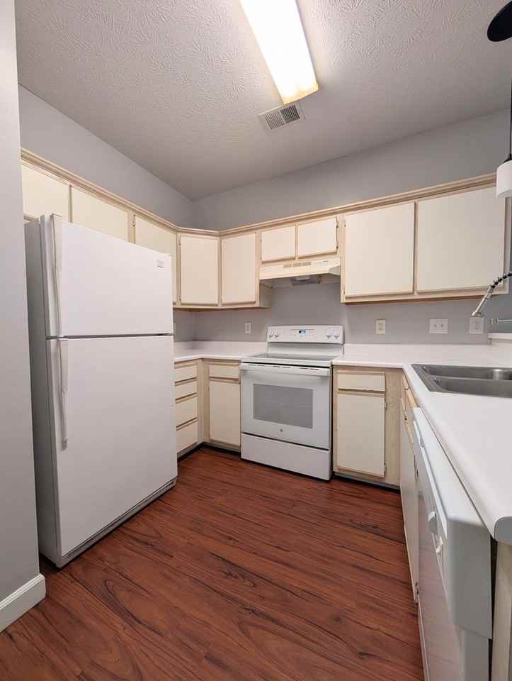 484 484 River Oaks Drive 62 E - Photo 3 of 31