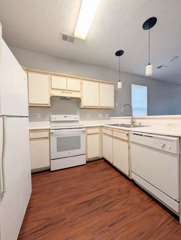484 484 River Oaks Drive 62 E - Photo 5 of 31