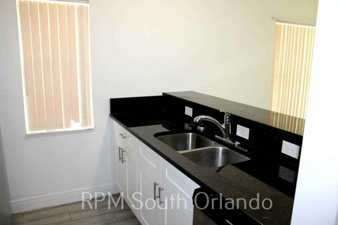 4919 Steyr St - Photo 3 of 11