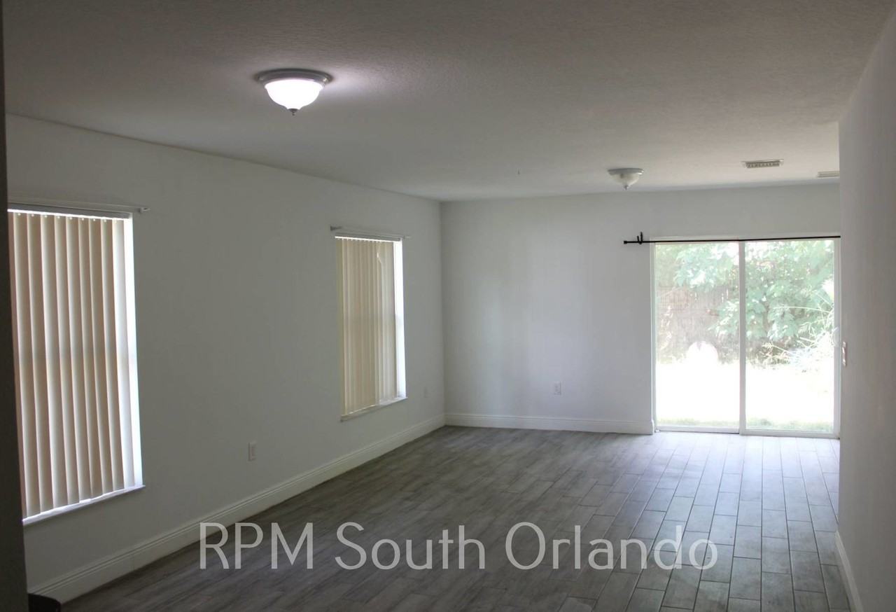 4919 Steyr St - Photo 4 of 11