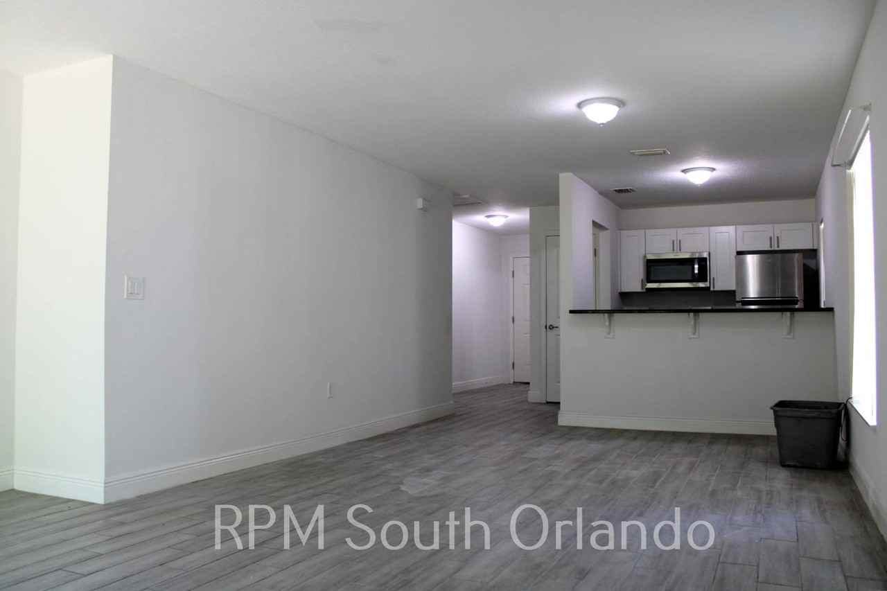 4919 Steyr St - Photo 5 of 11