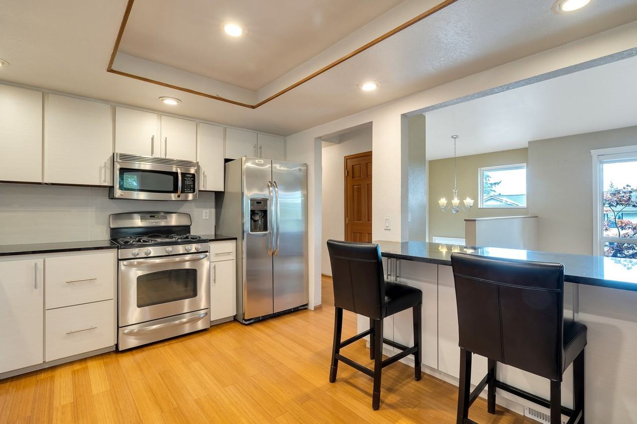 1534 5th Pl - Photo 7 of 25