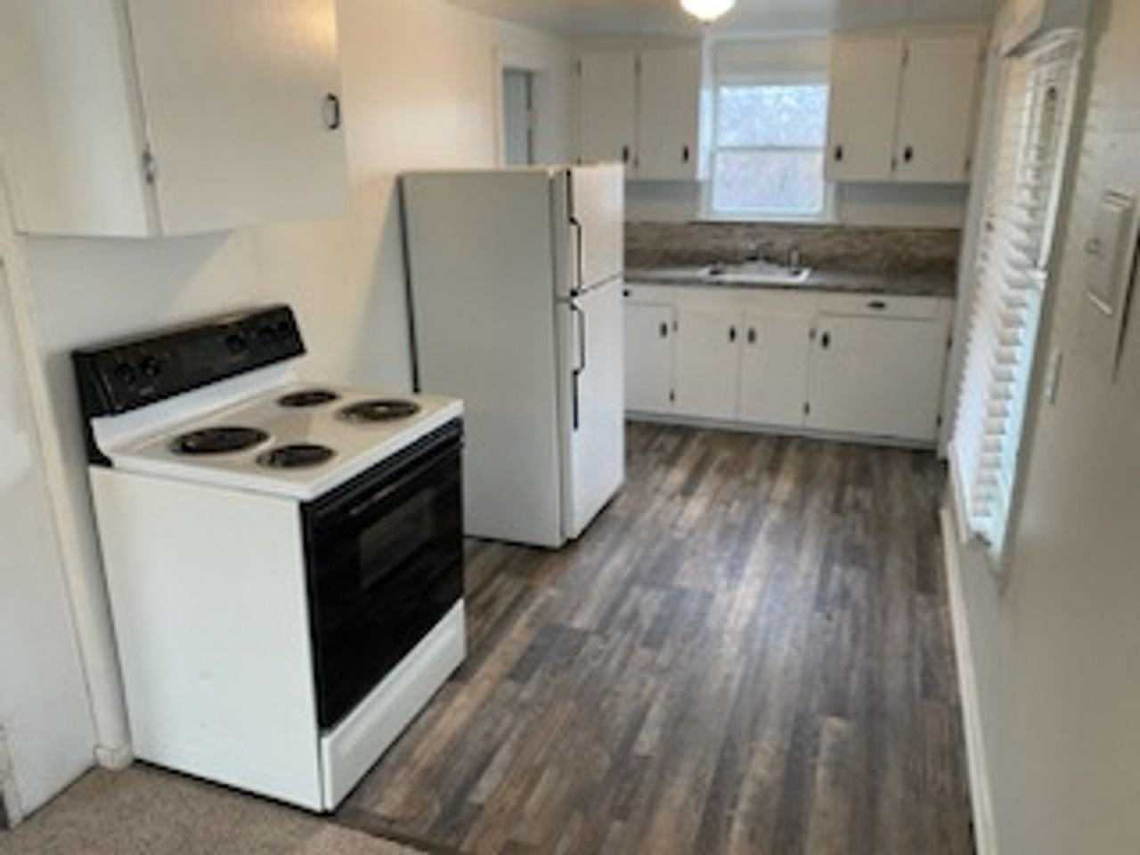 301 Sw Isaac Ave - Photo 6 of 13