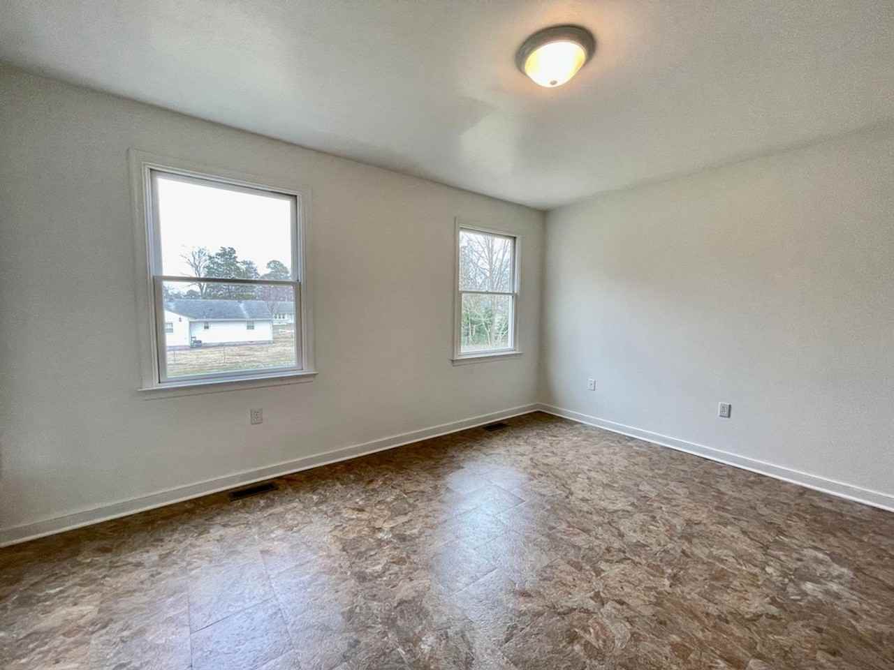 701 Dendron St - Photo 5 of 35