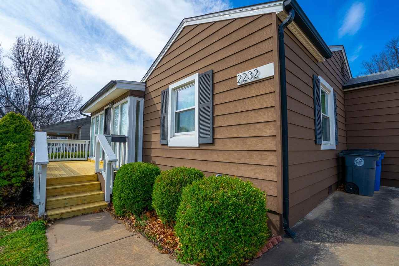 2232 S Marion Ave - Photo 4 of 14
