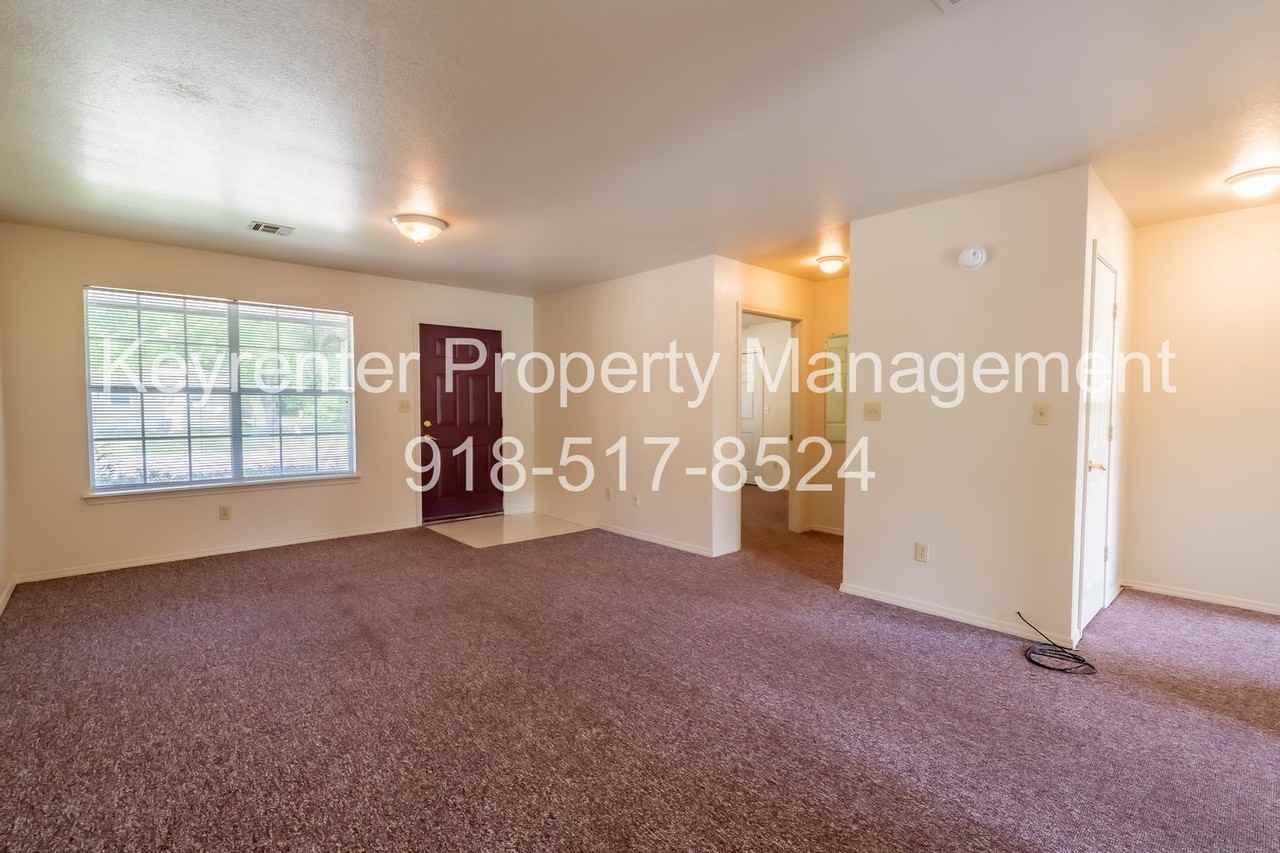 218 S 19th St - Photo 2 of 13