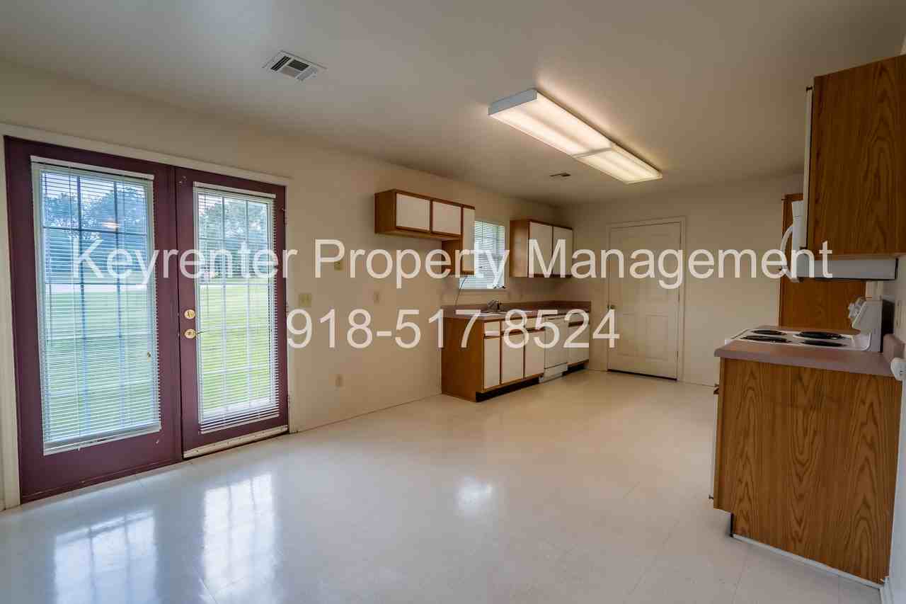 218 S 19th St - Photo 3 of 13