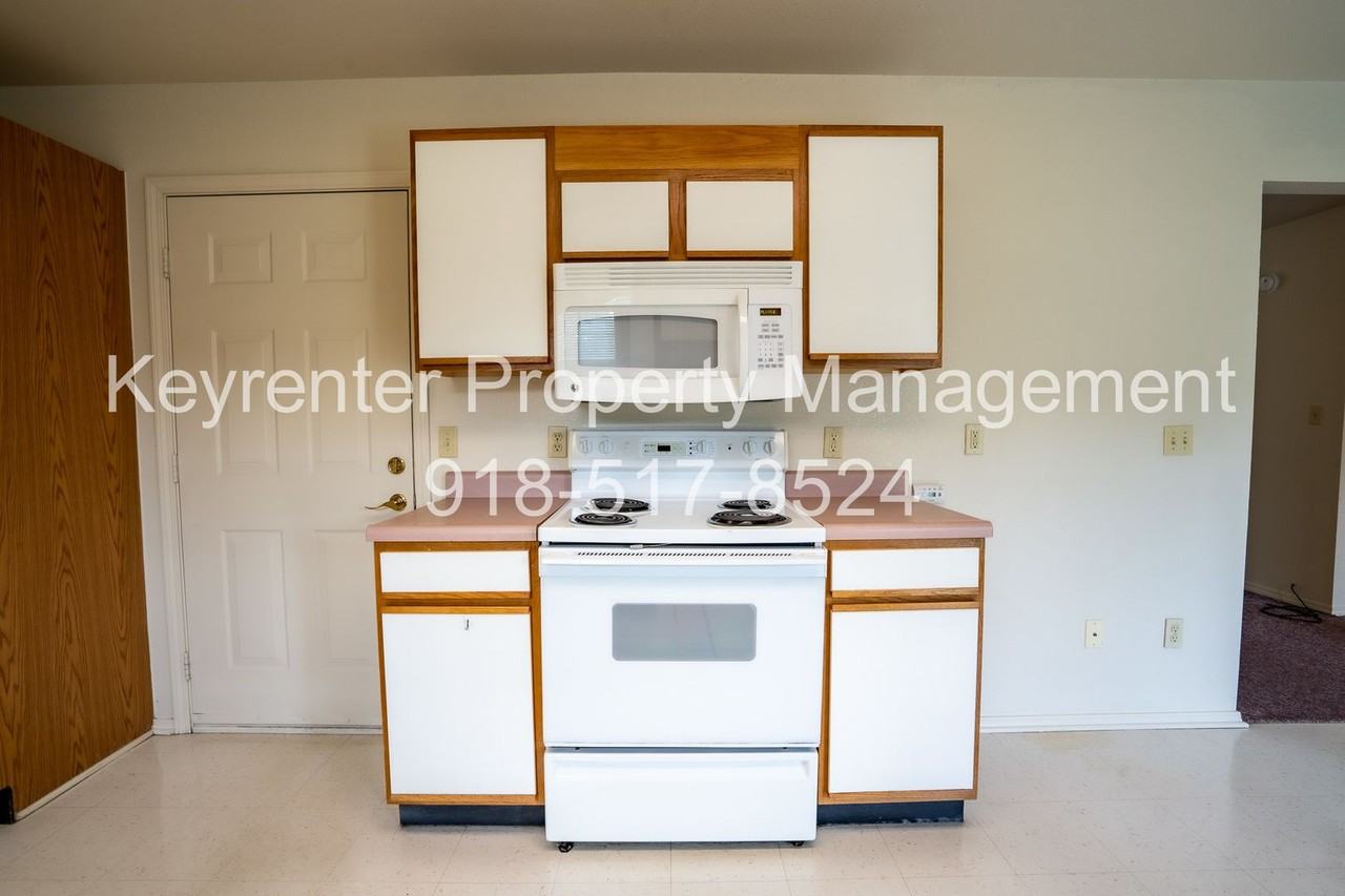 218 S 19th St - Photo 5 of 13