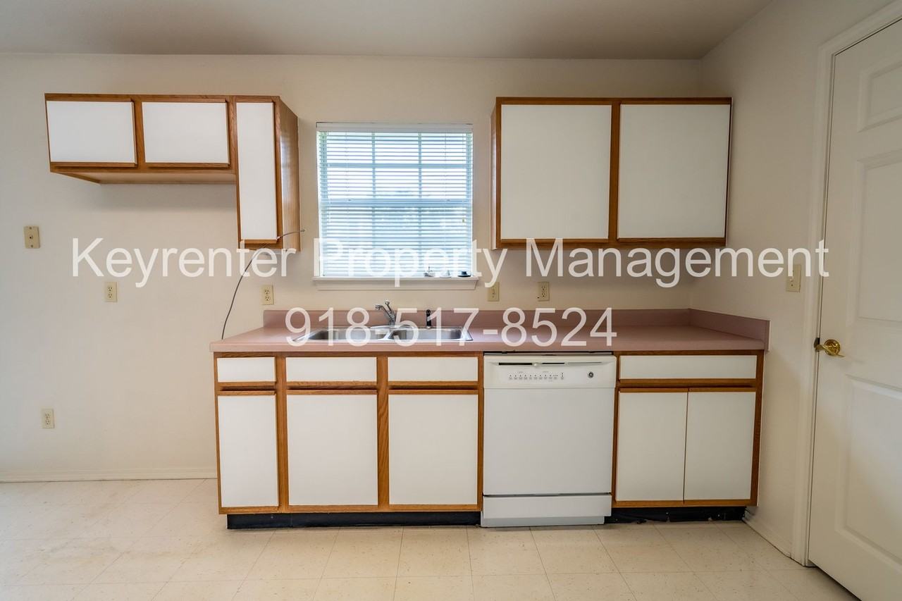 218 S 19th St - Photo 6 of 13