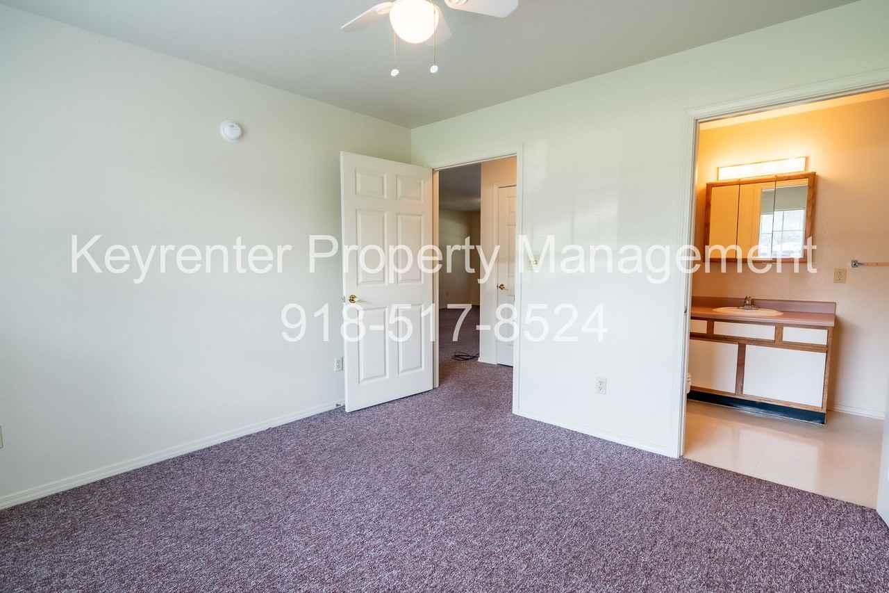 218 S 19th St - Photo 7 of 13
