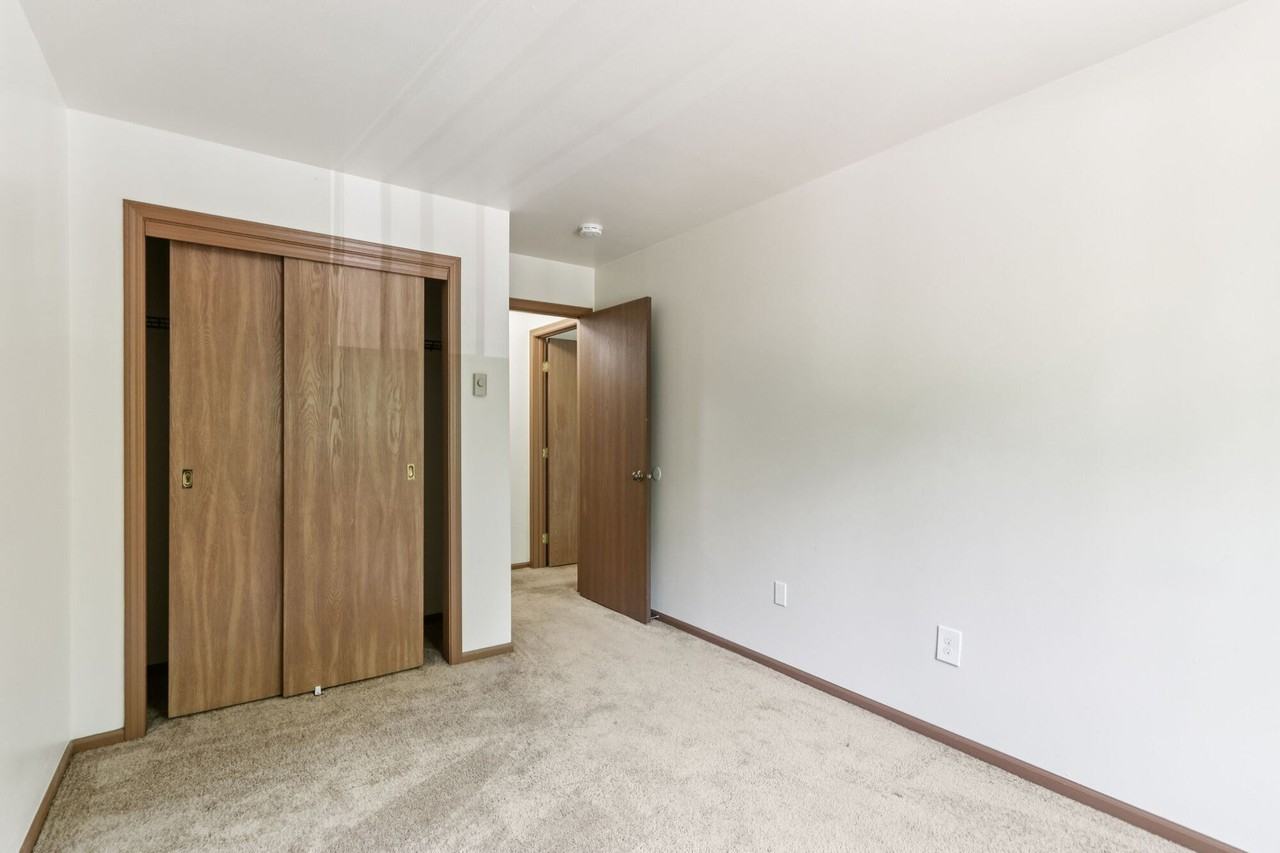 Woodfield Heights Apartments - Photo 7 of 50