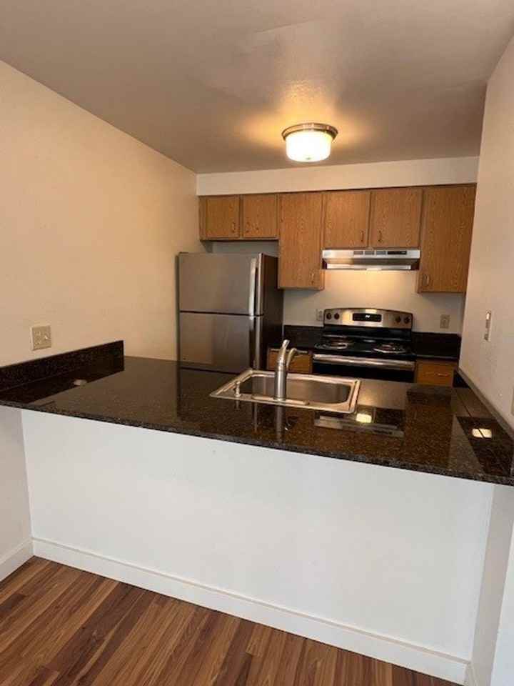 Washington Court - Photo 6 of 10